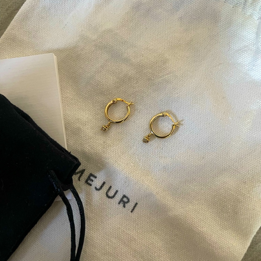 MEJURI sapphire hoops